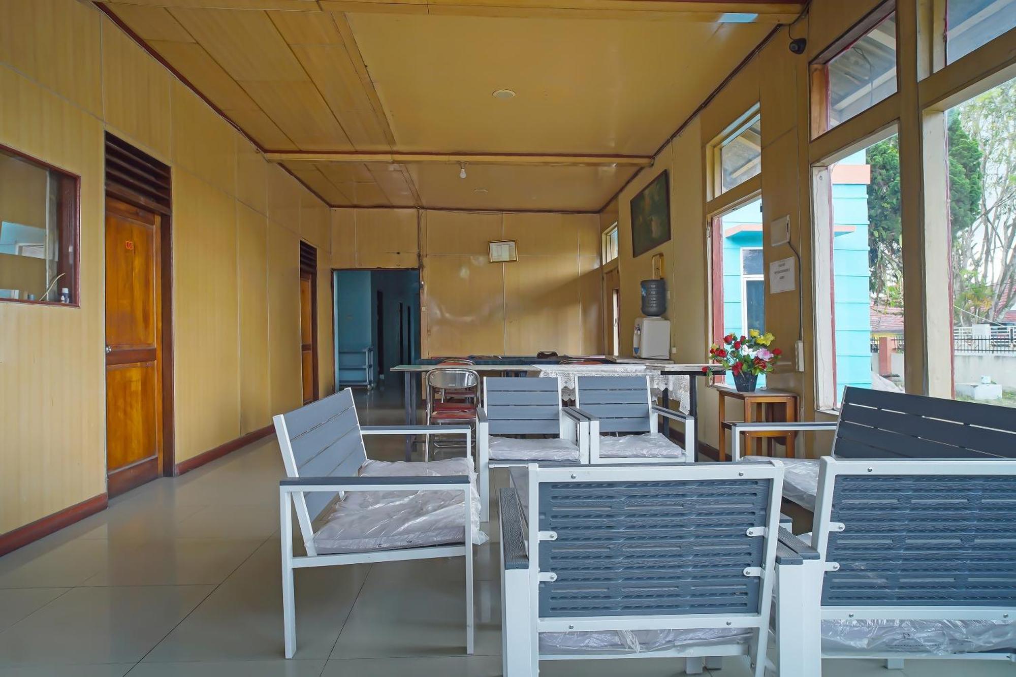 Oyo 92577 Hotel Sidikalang Near Kejaksaan Negeri Dairi Eksteriør billede