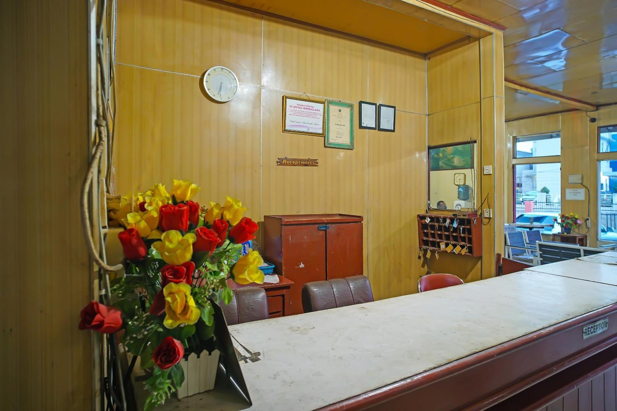 Oyo 92577 Hotel Sidikalang Near Kejaksaan Negeri Dairi Eksteriør billede